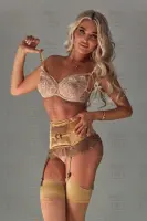 Nicolle Glamour Esorts