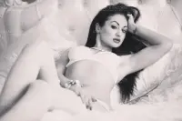 Eva5     Glamour Escorts