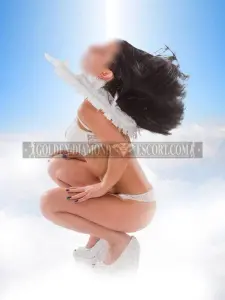 Julia  Golden Diamond Escort