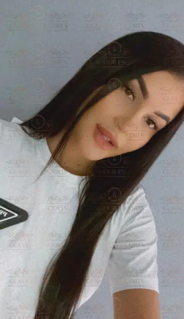 Kira Glamour Escorts