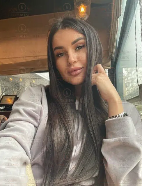 Kira Glamour Escorts