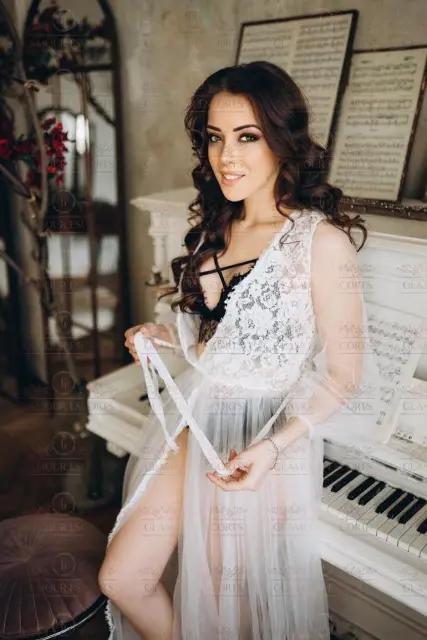 Lili Glamour Escorts