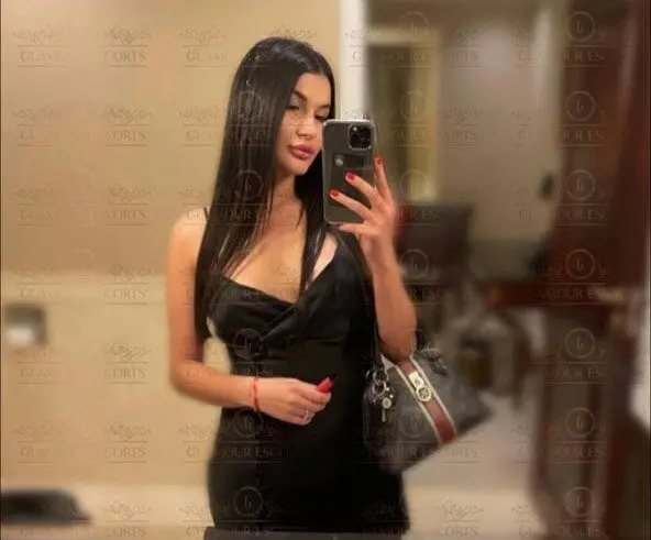 Kira Glamour Escorts