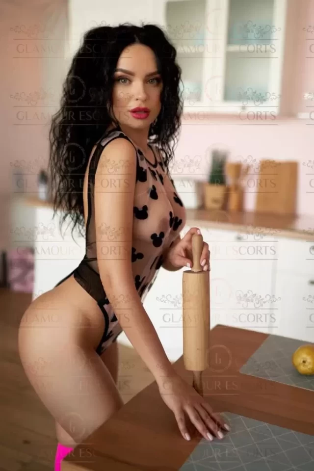Violetta Glamour Escorts