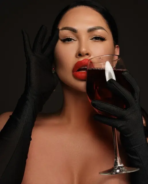 Maya N1 Sexy Escort girl in Athens Greece Lady